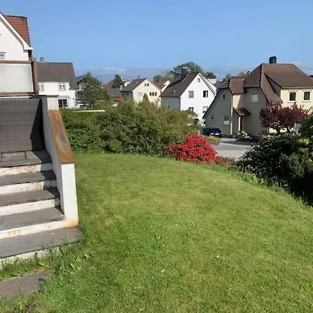 Sentralt Pa Byhaugen, Naer Ons Βίλα *